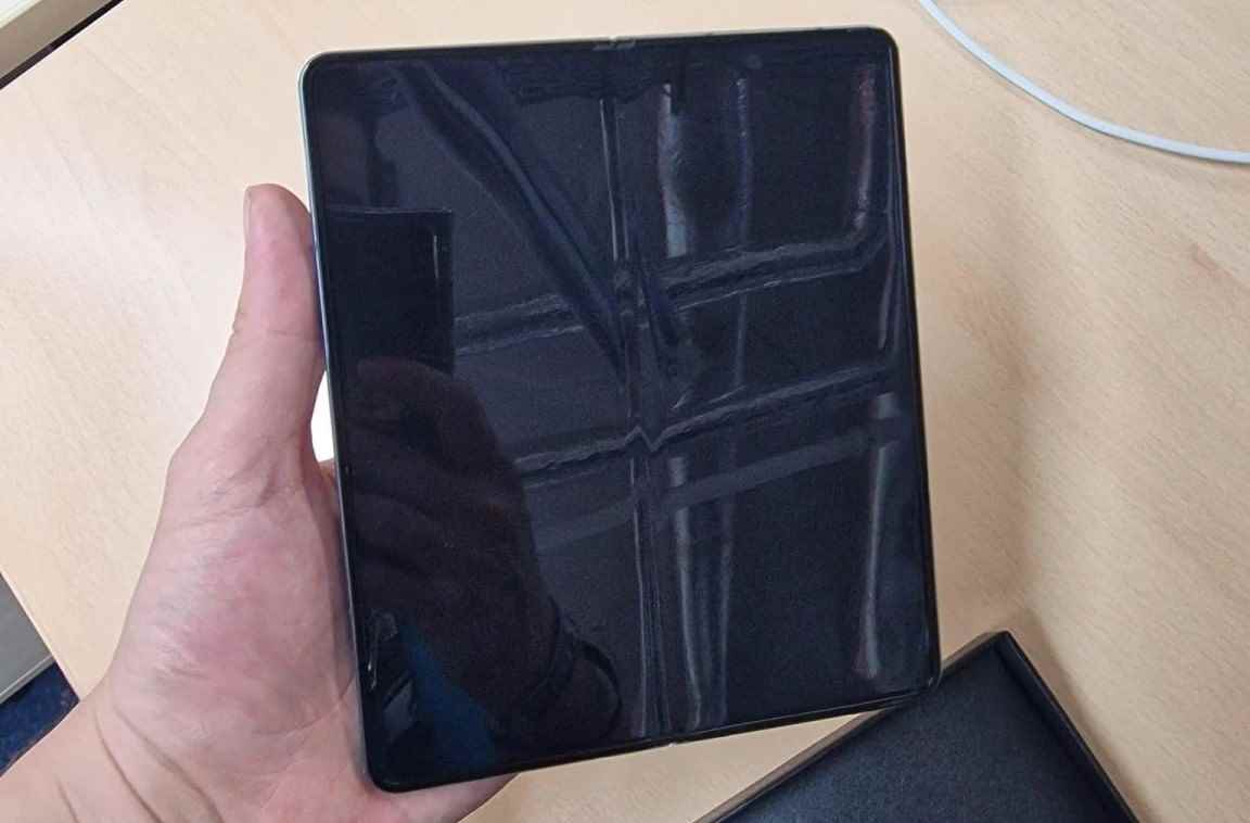 Samsung Galaxy Z Fold 4 sızdırıldı