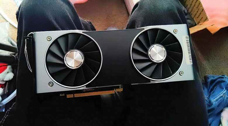 GeForce GTX 2080 ekran kartının bir fotoğrafı Reddit'te yayınlandı - bunun bir prototip olduğu iddia ediliyor