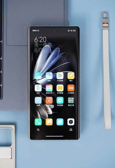 Dünyanın en ince akıllı telefonu: Xiaomi Mix Fold 2 her taraftan gösterildi