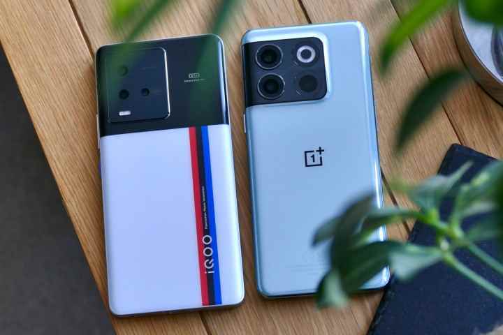 OnePlus 10T ve iQoo 9T'nin arkası.