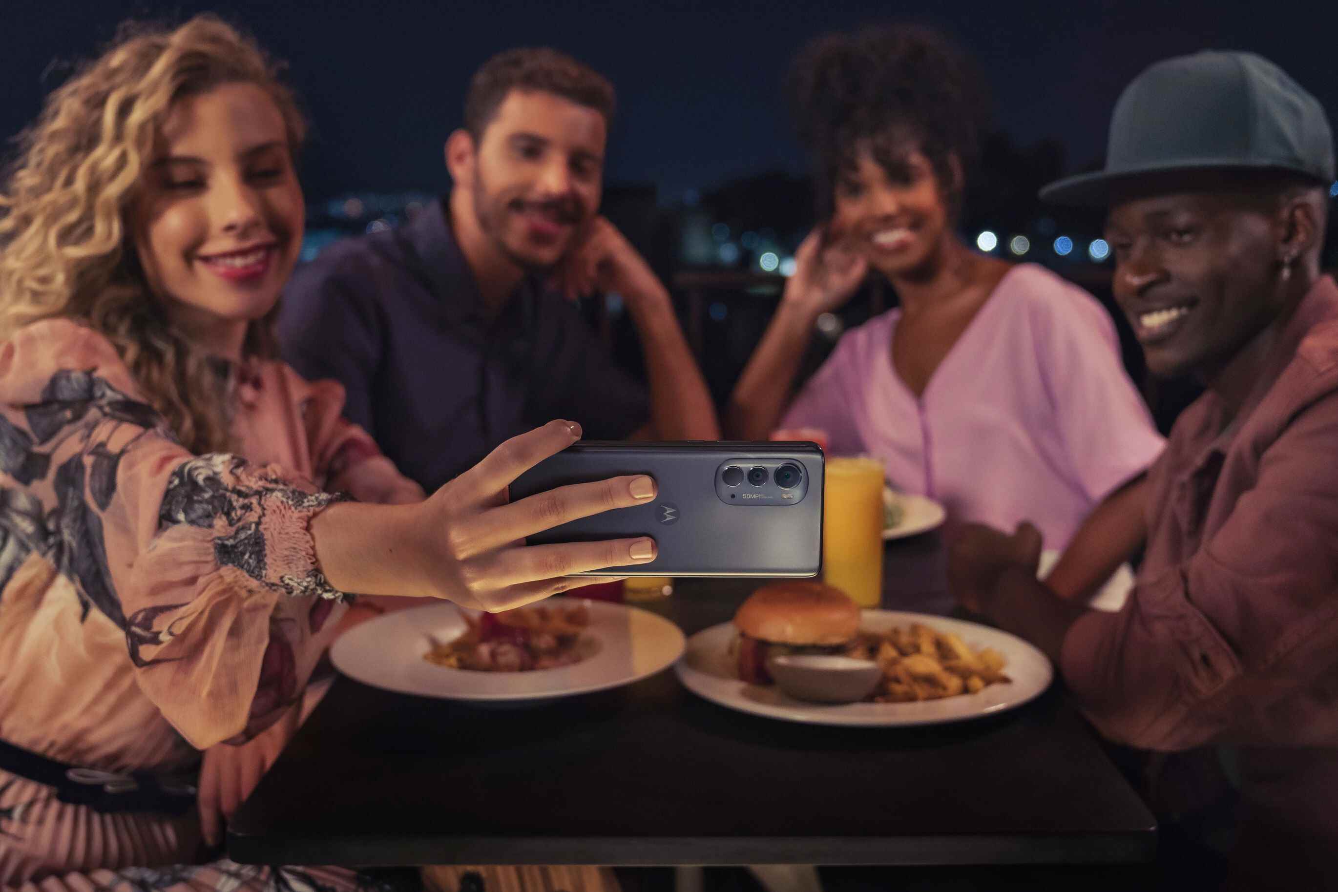 Motorola Edge (2022), orta sınıf amerikan pazarını fethetmek için burada