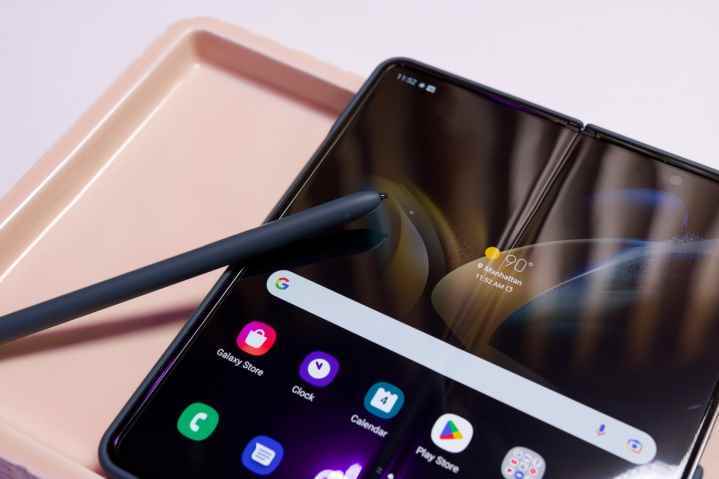 S Pen ile Samsung Galaxy Z Fold 4.