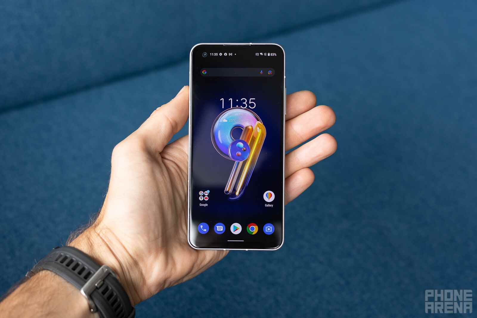 (Image Credit - PhoneArena) Zenfone 9, amiral gemisi bir işlemciyi küçük bir gövdeye sığdırmayı başarıyor - Bu mütevazı yeni telefon, modern iPhone ve Galaxy amiral gemilerinin ikiyüzlülüğünü ortaya koyuyor