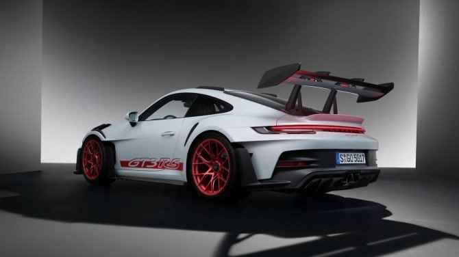 Yeni nesil spor otomobil Porsche 911 GT3 RS'yi sundu