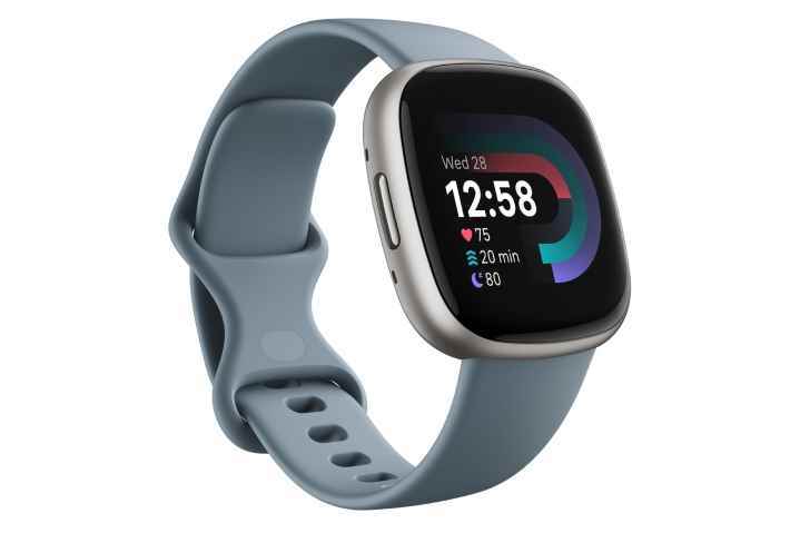 Fitbit Versa 4'ün bir görüntüsü.