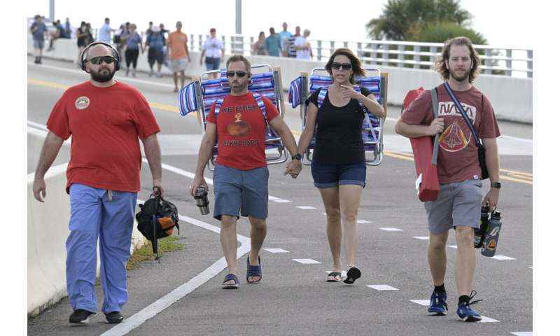 Bir kez durgunlukta, Florida sahili uzay fırlatmalarıyla uğultu