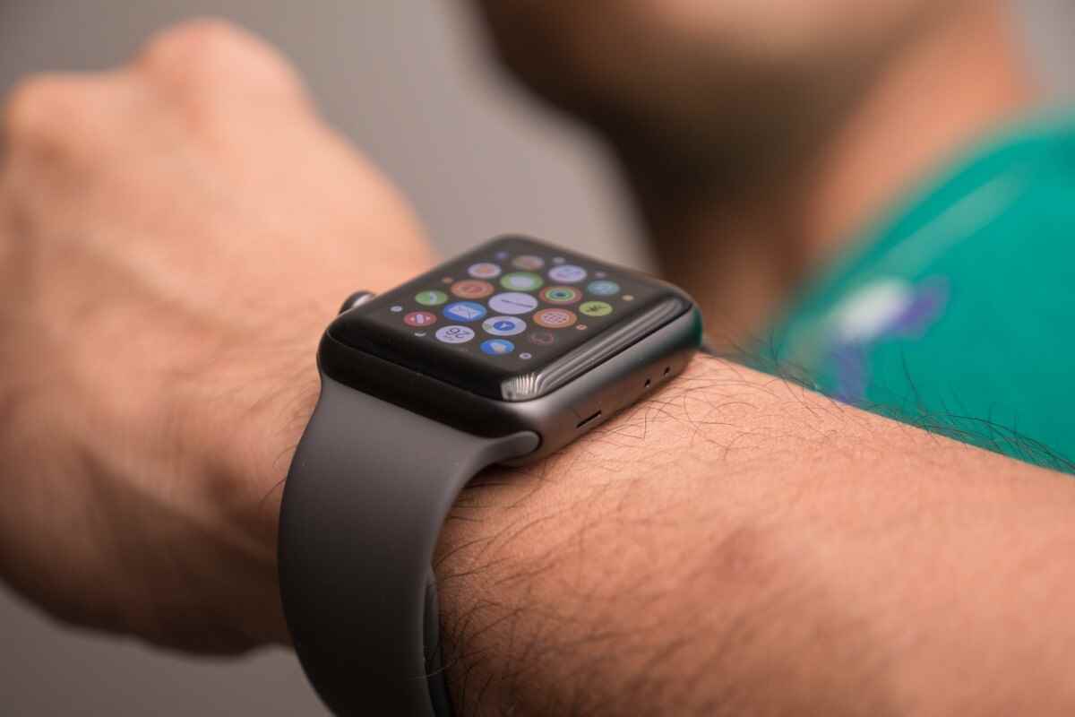 Series 3, Apple'ın en uygun fiyatlı akıllı saatidir, ancak uzun sürmez.  - Ultra uygun fiyatlı yeni bir Apple Watch sürümü yarın mı geliyor?  Belki... ya da belki değil