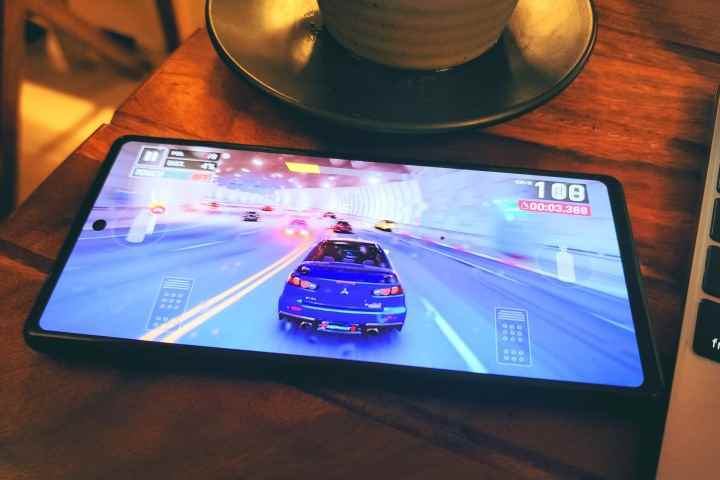 Pixel 6a'da Asphalt 9 oynamak.