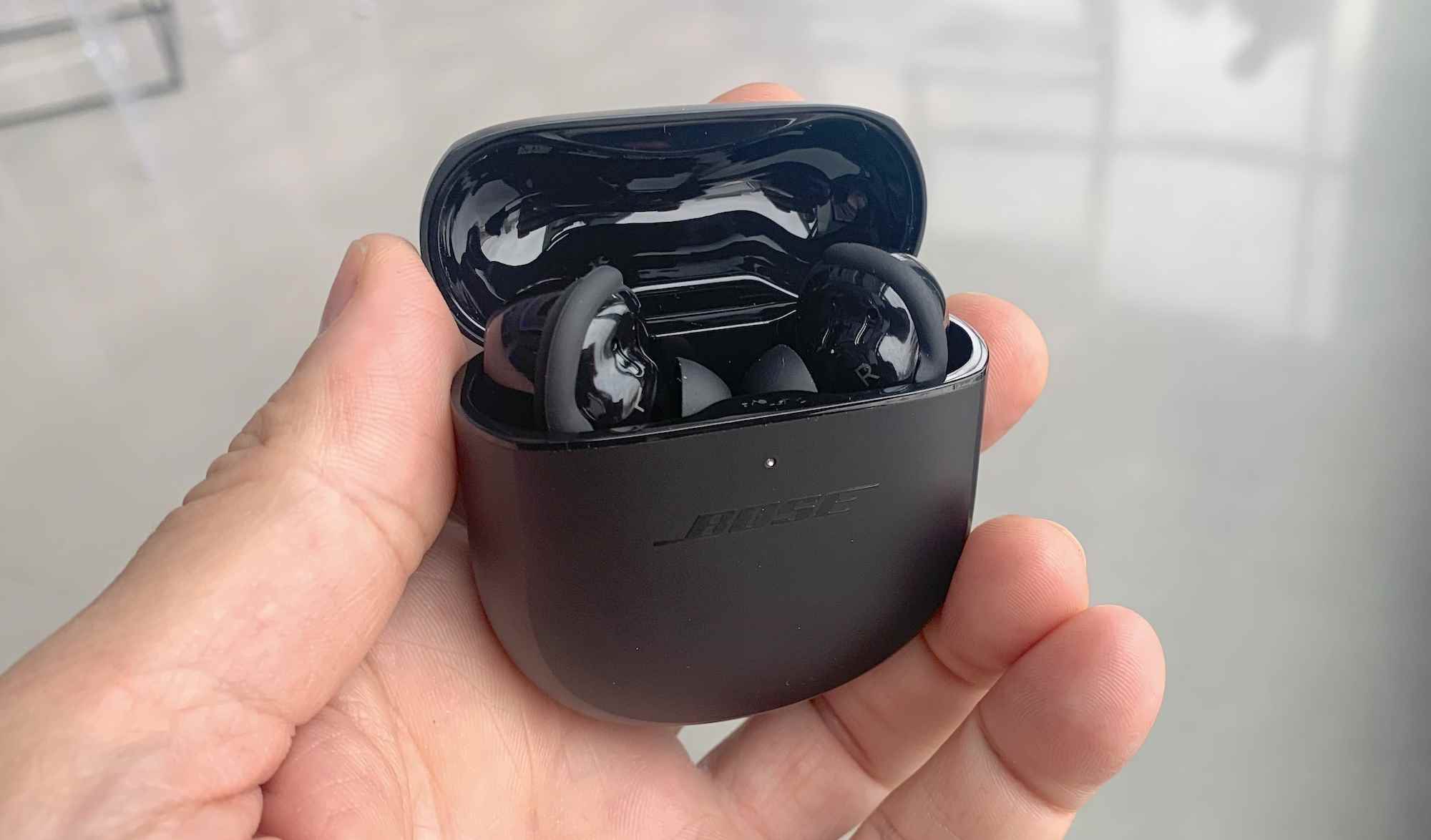 Bose Quietcomfort kulakiçi II kutuda, elde