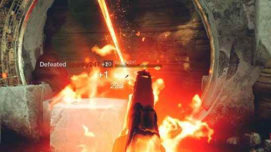 Arc 3.0'da PvP ve PvE için Best Destiny 2 Hunter yapıları: Hunter's Golden Gun tam efektiyle alevler içinde kalmış bir karakter gösteriyor.