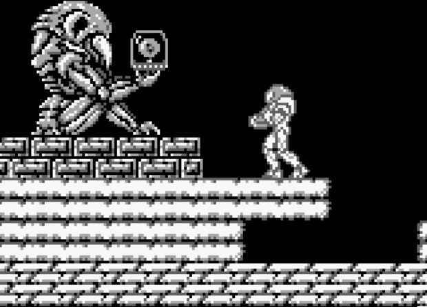 Metroid II: Samus'un Dönüşü'ndeki heykelin yanında Samus.