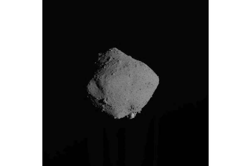 Hayabusa-2, Dünya'dan yaklaşık 300 milyon kilometre uzaklıktaki Ryugu'dan örnekler topladı