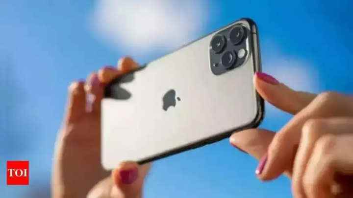 İddialar, ABD'deki tüm akıllı telefonların yarısından fazlasının artık iPhone olduğunu iddia ediyor