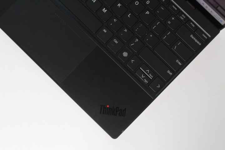 ThinkPad Z13'ün klavyesi.