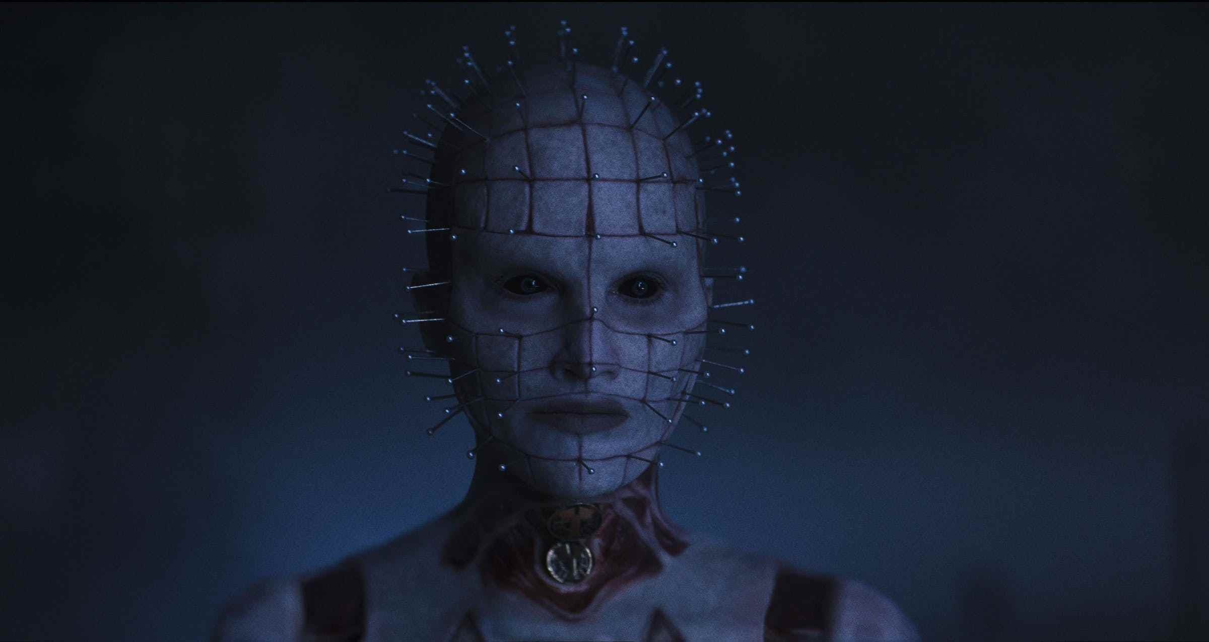 Jamie Clayton'ın yeni Hellraiser'da Pinhead olarak bir fotoğrafı.