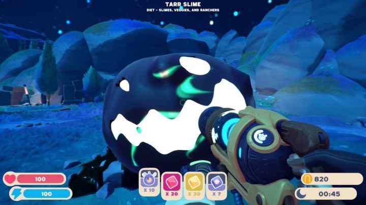 Slime Rancher 2'de Tarr Slime tutan bir oyuncu.