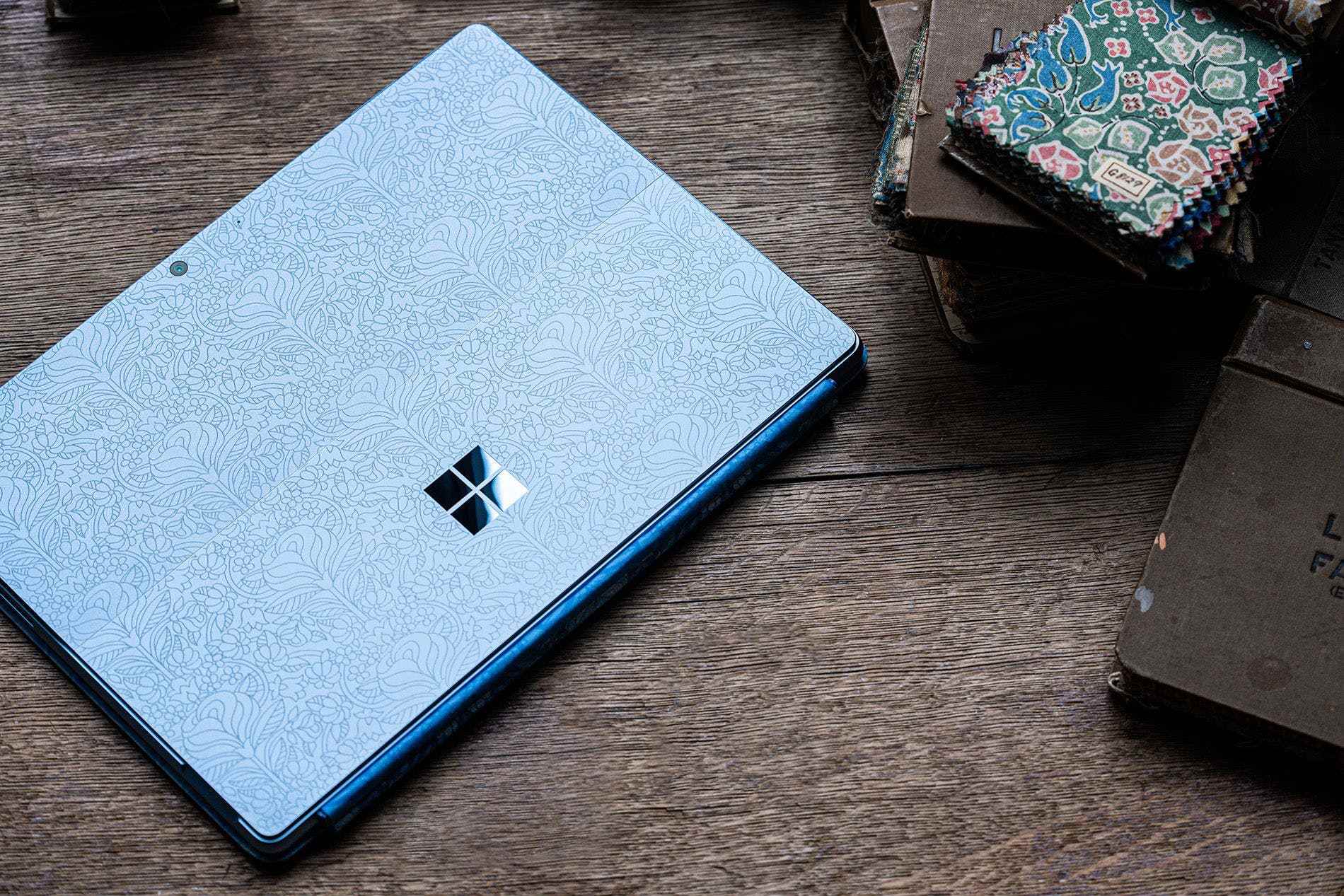 Oyulmuş Surface Pro 9 modeli.