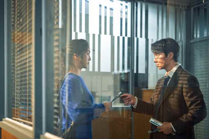 Park Hae-il, Park Chan-wook'un Ayrılma Kararında Tang Wei'ye bir not verir.