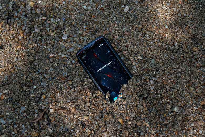 Küçük kasa, 4,5 inç, özgün tasarım, NFC ve yıkılmaz performans - 120 dolara.  KingKong Mini 3 17 Ekim'de çıkıyor