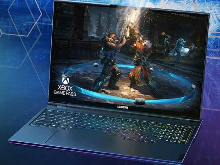 Ekranda bir oyun olan Lenovo Legion 7i Gaming Laptop Gen 6.