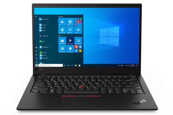 Lenovo ThinkPad X1 Gen 8 Carbon, beyaz bir arka plan üzerinde açık duruyor.