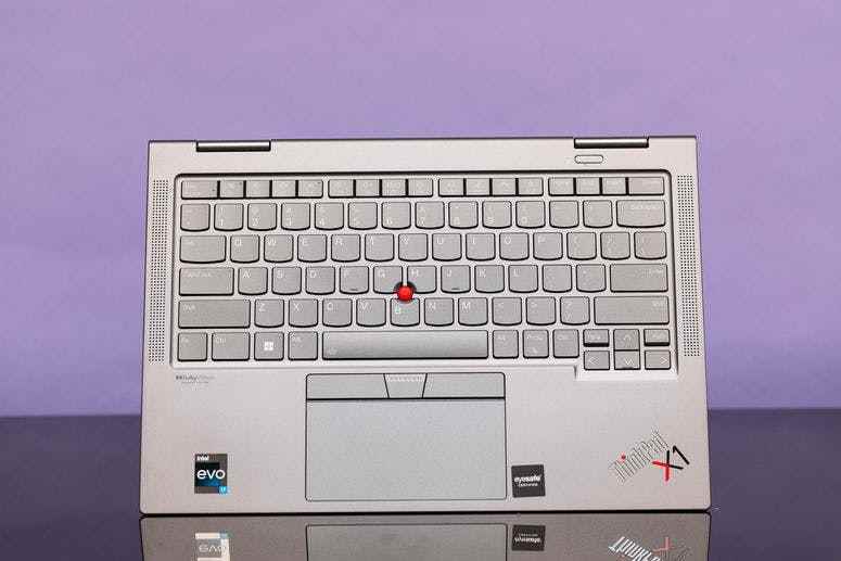 ThinkPad X1 Yoga Gen 7'nin klavyesi.