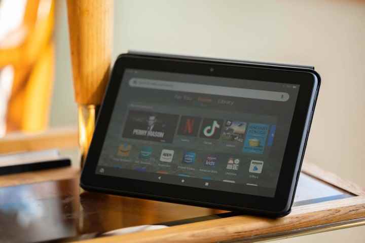 Amazon Fire HD 8 Plus (2022) ekranı kullanımda.