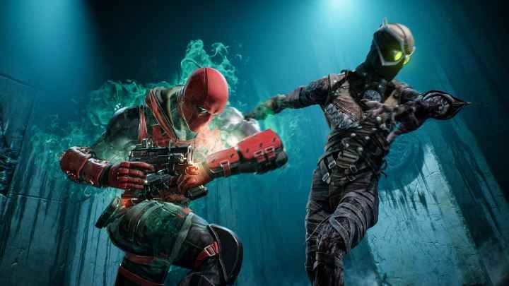 Red Hood, Gotham Knights'ta bir Pençe ile savaşır.