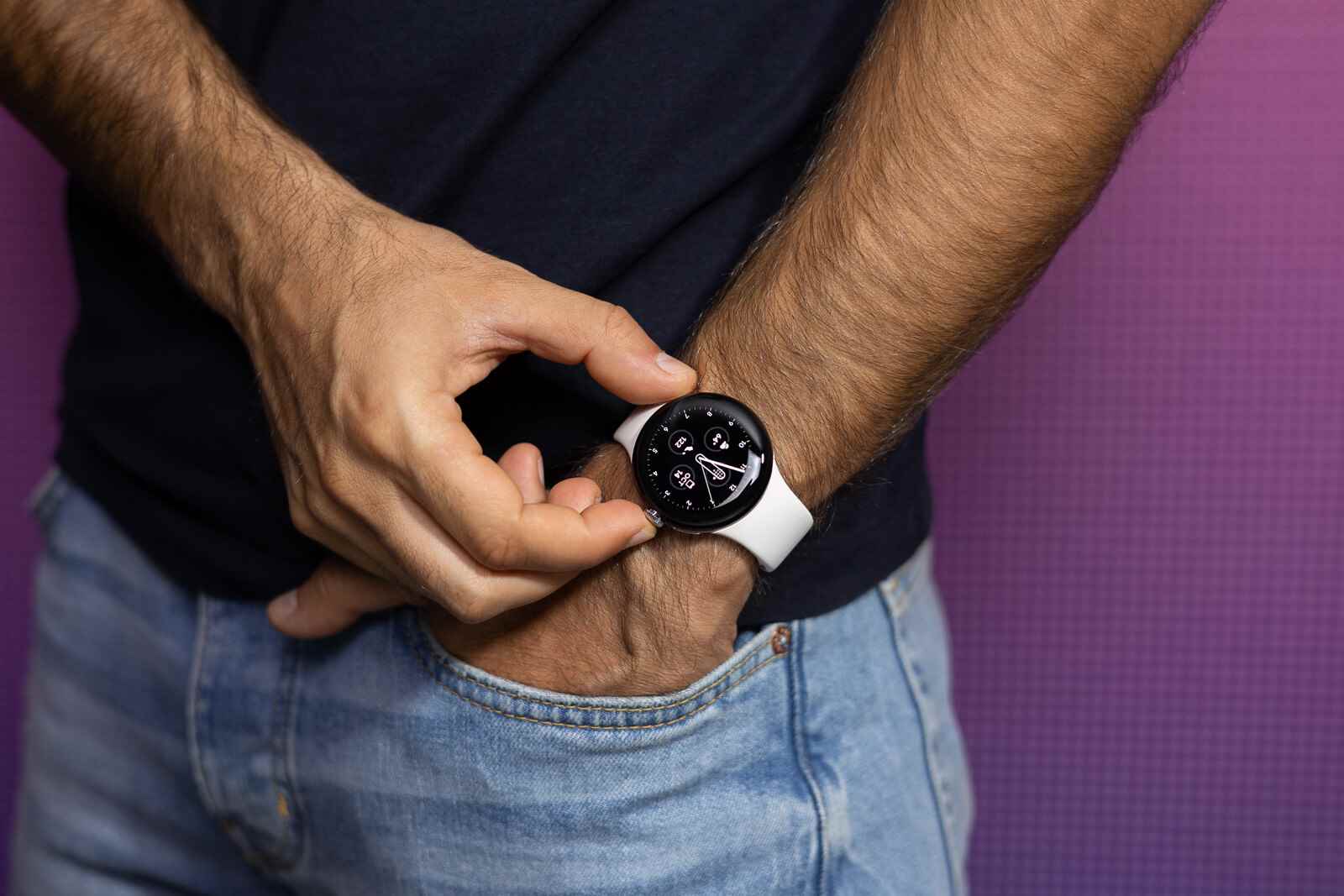 Modern akıllı saatler kesinlikle klastır&nbsp;(Image Credit - PhoneArena) - Yuvarlak akıllı saatler çok pratik değil mi?  Dikdörtgen Apple Watch neden daha mantıklı?