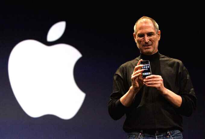 Burada 2007'de iPhone'u tanıtırken görülen Steve Jobs, 11 yıl önce bugün vefat etti - Bugün Steve Jobs'un aramızdan ayrılışının 11. yıl dönümü