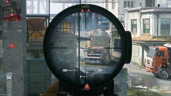 Modern Warfare 2'deki en iyi hızlı dürbün sınıfı 2: Bir keskin nişancı, gözlerini bir düşmana doğrultuyor
