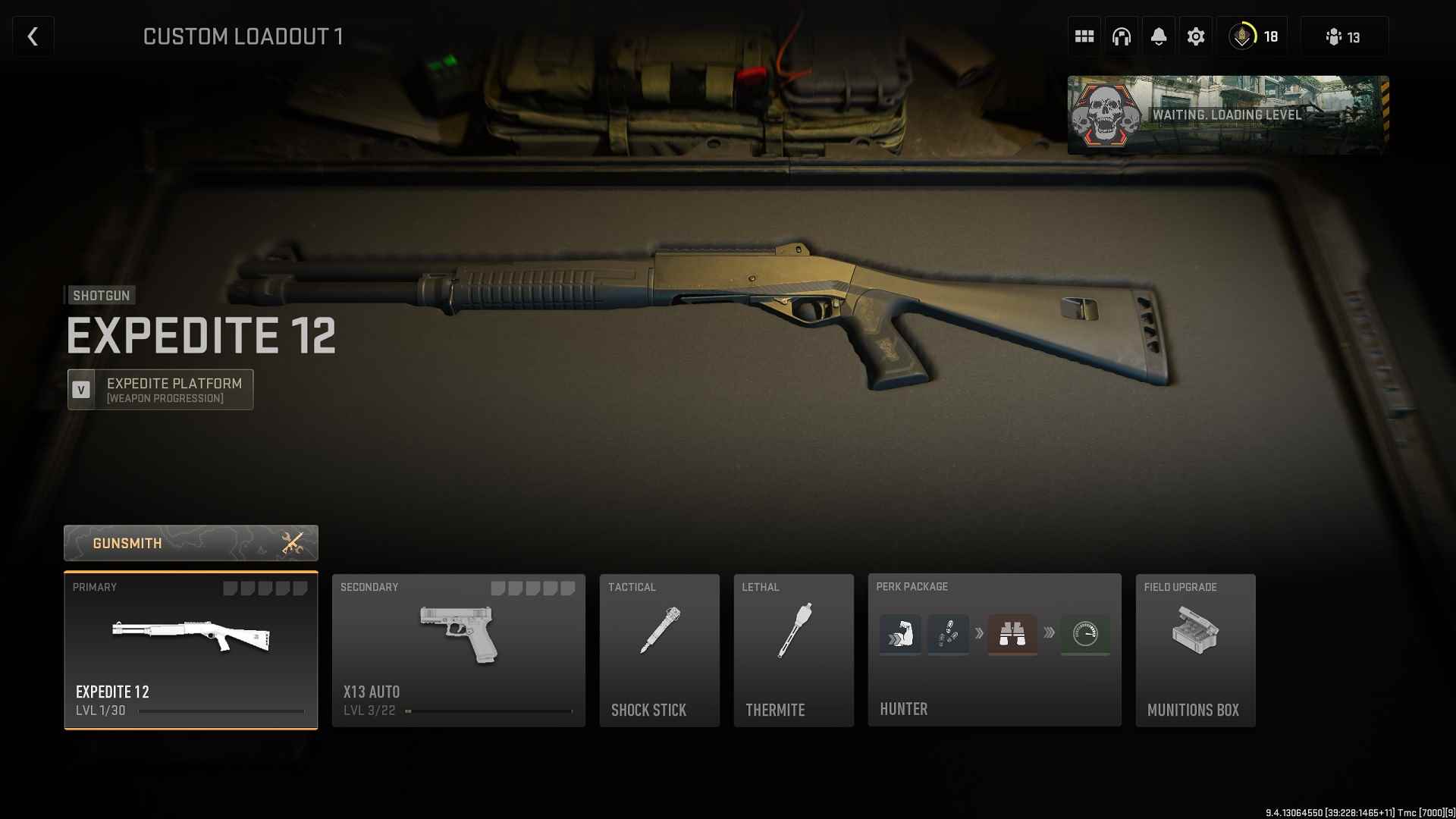 Modern Warfare 2'deki en iyi pompalı tüfekler: Expedite 12, yastıklı bir silah kasasında duruyor