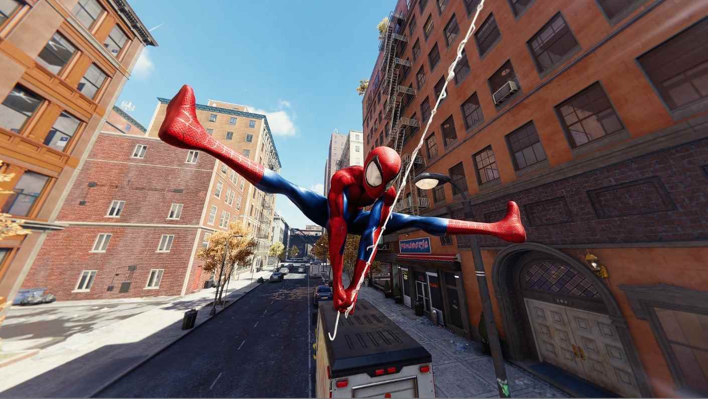 New York sokaklarında sallanan Ultimate Spider-Man 
