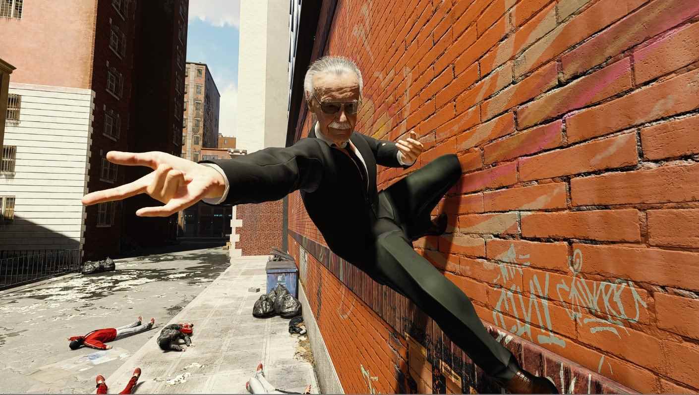 Stan Lee, Spiderman PC'de bir binadan sarkıyor