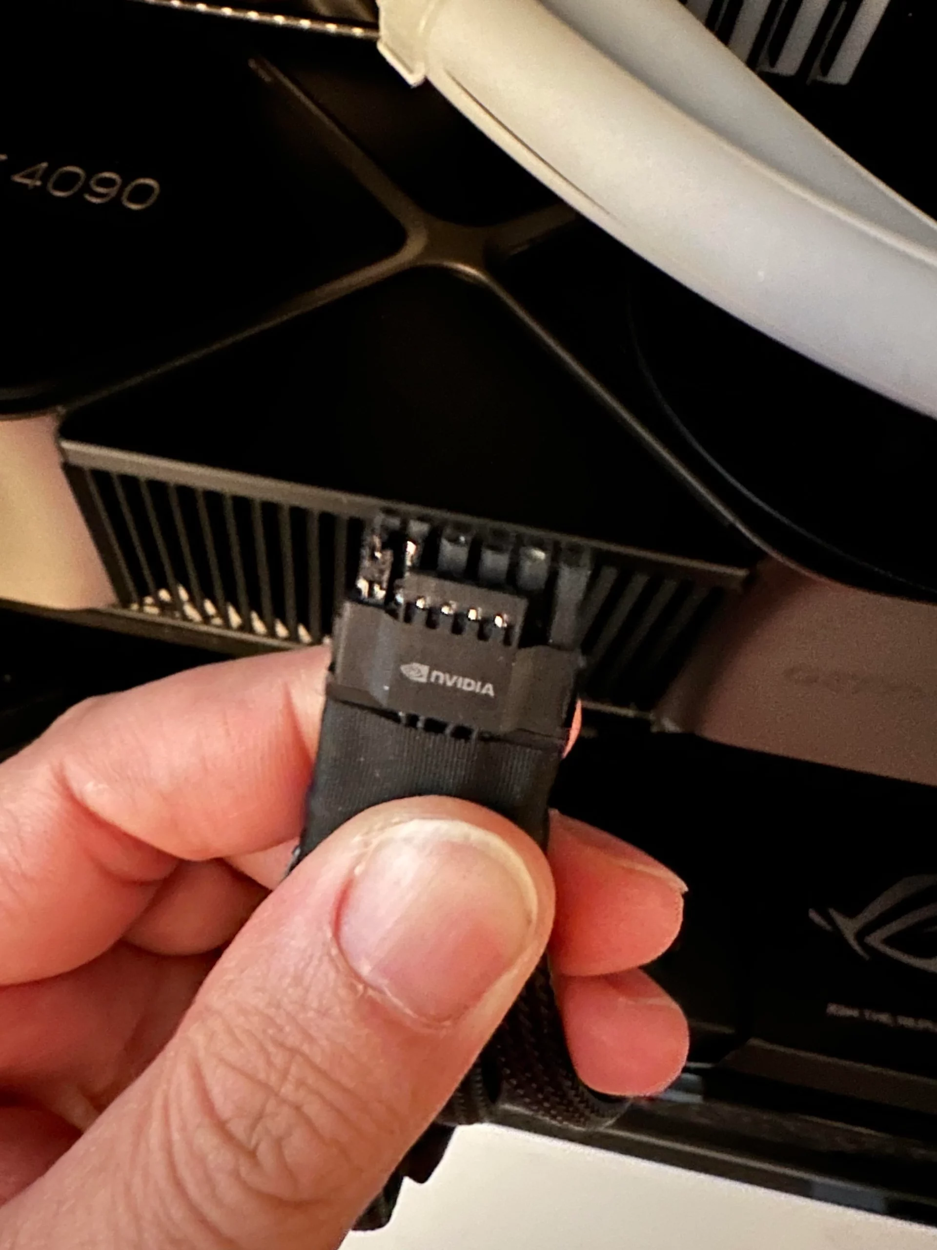 NVIDIA 16-Pin '12VHPWR' Kablo Güncellemesi: Kullanıcı Hatasına İlişkin Daha Fazla Kanıt, Daha Fazla Kart Erime, İlk Dava 1