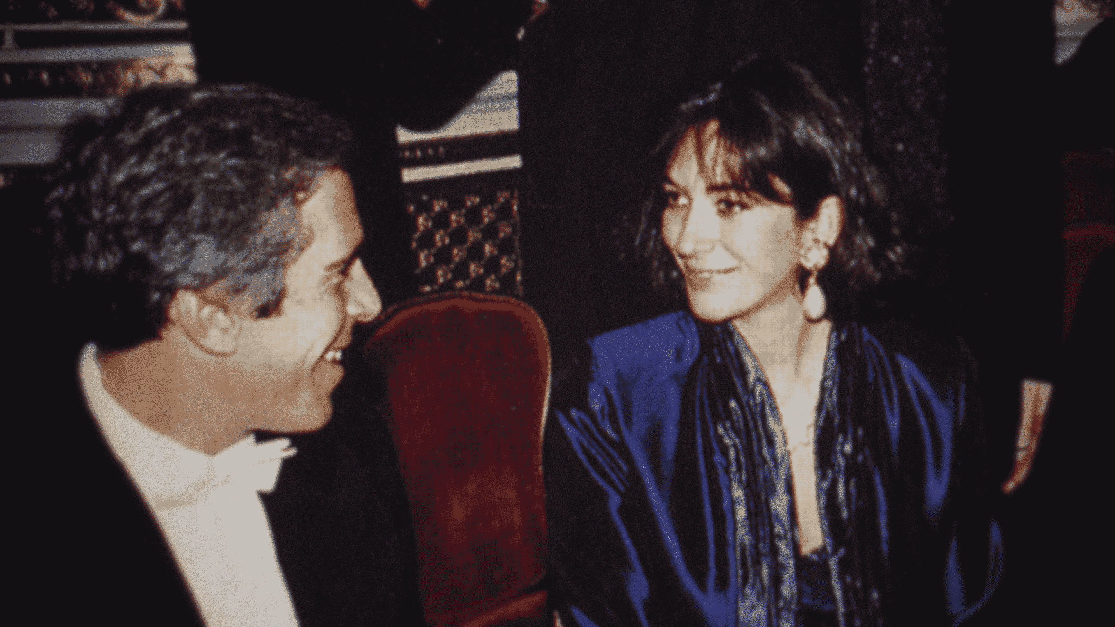 (Soldan Sağa) Jeffrey Epstein ve Ghislaine Maxwell, Ghislaine Maxwell: Filthy Rich'te