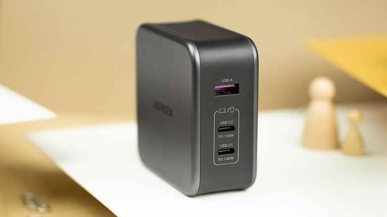 Ugreen Nexode 140W çoklu bağlantı noktası USB