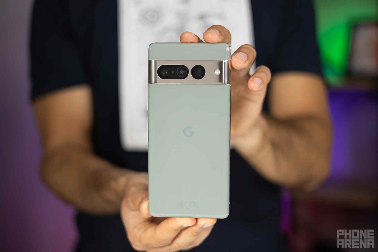 Google Pixel 7 Pro'nun kamera çıkıntısı oldukça benzersiz ve aynı zamanda Pixel 7 ile paylaşılıyor. - Kara Cuma, Visible ile burada ve 400$'a varan indirimle yeni bir iPhone SE veya Google Pixel 7 sunuyor!