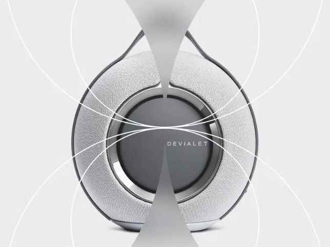 Devialet Mania açık gri, koyu siyah ve ekstra 200 dolara mal olan altın bir varyantla geliyor.  - Devialet'in ilk taşınabilir hoparlörü, çılgın bir fiyata güçlü bir etki sunuyor