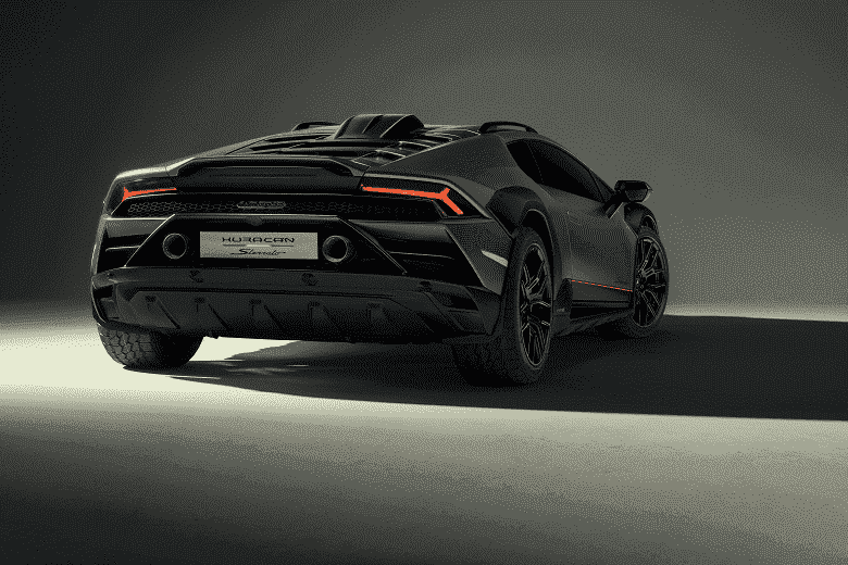 Özellikle kaldırımlarda sürmeyeceksiniz, ancak güvenli bir şekilde astarın üzerine çıkabilirsiniz.  2024 Lamborghini Huracan Sterrato yerden yüksekliği artırıldı