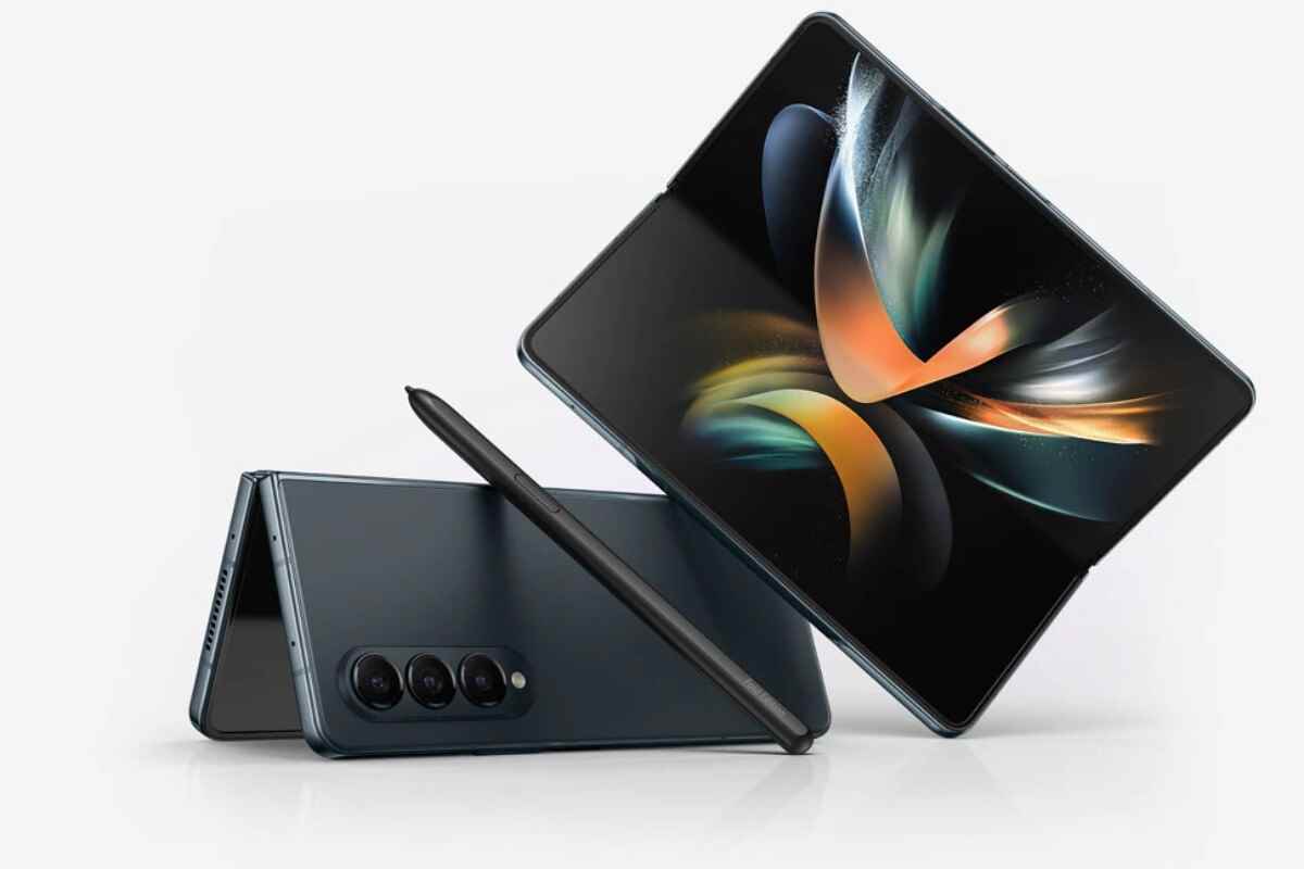 Z Fold 4, (ayrı satılır) bir S Pen ile birlikte gelir ve yerleşik prob ucu silosu yoktur.  - Samsung, Galaxy Z Fold 5'in daha hafif bir gövde, daha iyi kameralar ve S Pen yuvası ile gelmesini istiyor