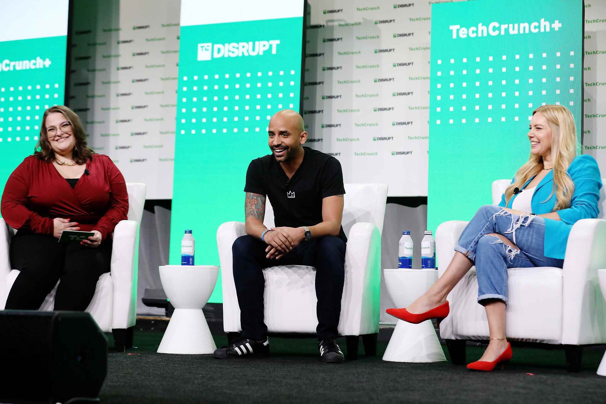 (LR) Amanda Silberling, Kıdemli Yazar, Digital Culture, TechCrunch, Josh Fabian, Kurucu Ortak ve CEO, Metafy ve Katelin Holloway, Kurucu Ortak, Seven Seven Six, 20 Ekim 2022'de San Francisco, California'da TechCrunch Disrupt 2022 sırasında sahnede konuşuyor .