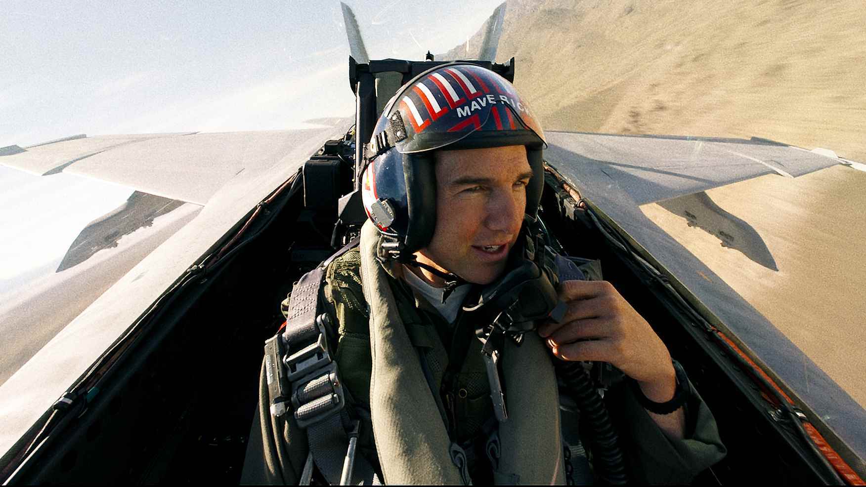 Top Gun: Maverick'te jet uçuran Maverick rolünde Tom Cruise