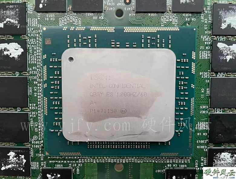 Bir zamanlar Intel, böyle sıra dışı ekran kartları üretmeye çalıştı.  Hiç yayınlanmayan Larrabee 2 hızlandırıcısının fotoğrafları ortaya çıktı