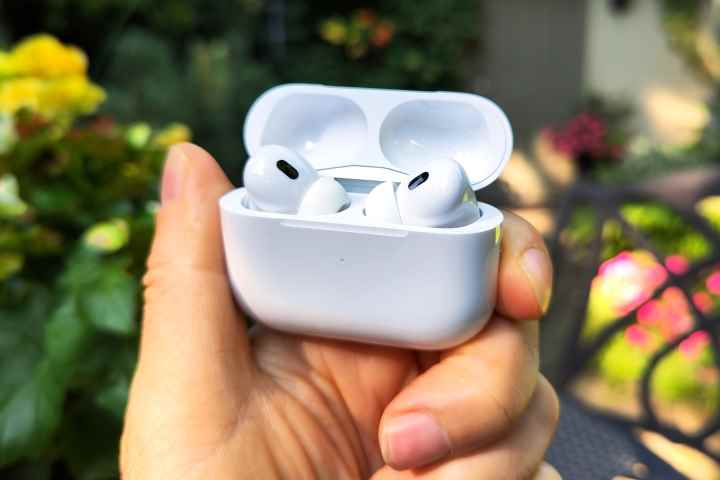 Apple AirPods Pro 2, şarj kutusunun içinde.