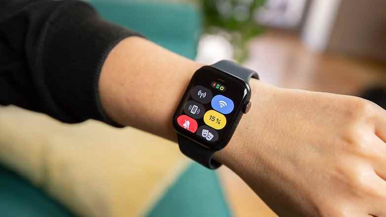 Hızlı başlatma özellikleriyle Apple Watch SE'yi görüyoruz