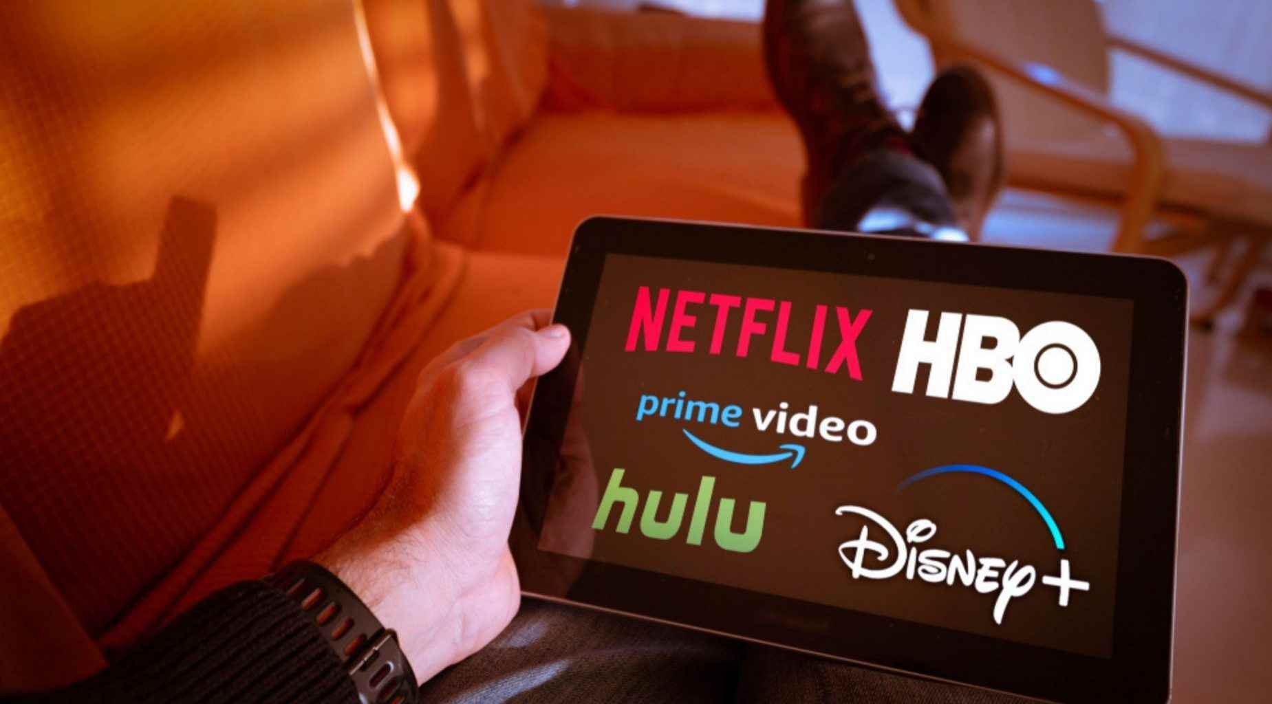 tablette netflix, hbo, prime video, hulu ve disney+ logoları