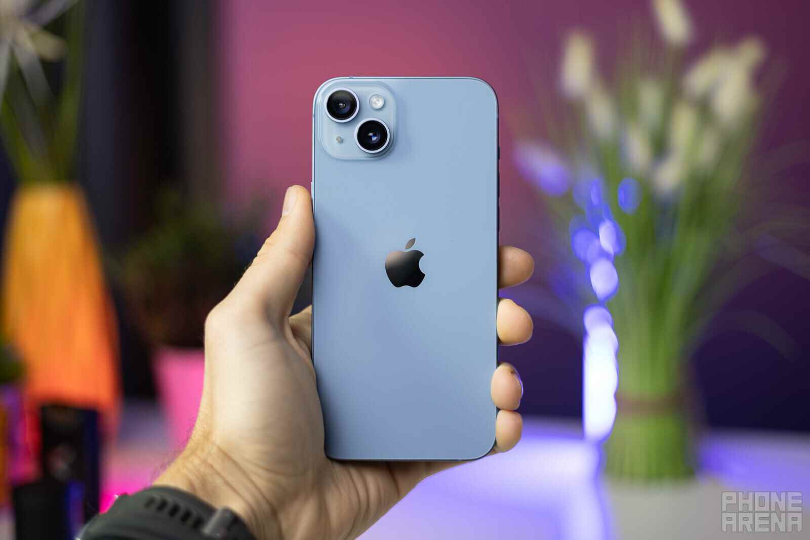 Yeni bir rapor, iPhone 14 Plus'a olan talebin zayıf olduğunu söylüyor - Geniş ekranı ve devasa piline rağmen iPhone 14 Plus'a olan talep beklenenden daha zayıf