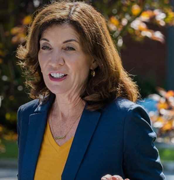 New York Valisi Kathy Hochul Perşembe günü Dijital Adil Onarım Yasasını imzaladı - New York, Dijital Adil Onarım Yasasını kabul etti;  Tasarıya eklenen değişiklikler etkisini azaltıyor