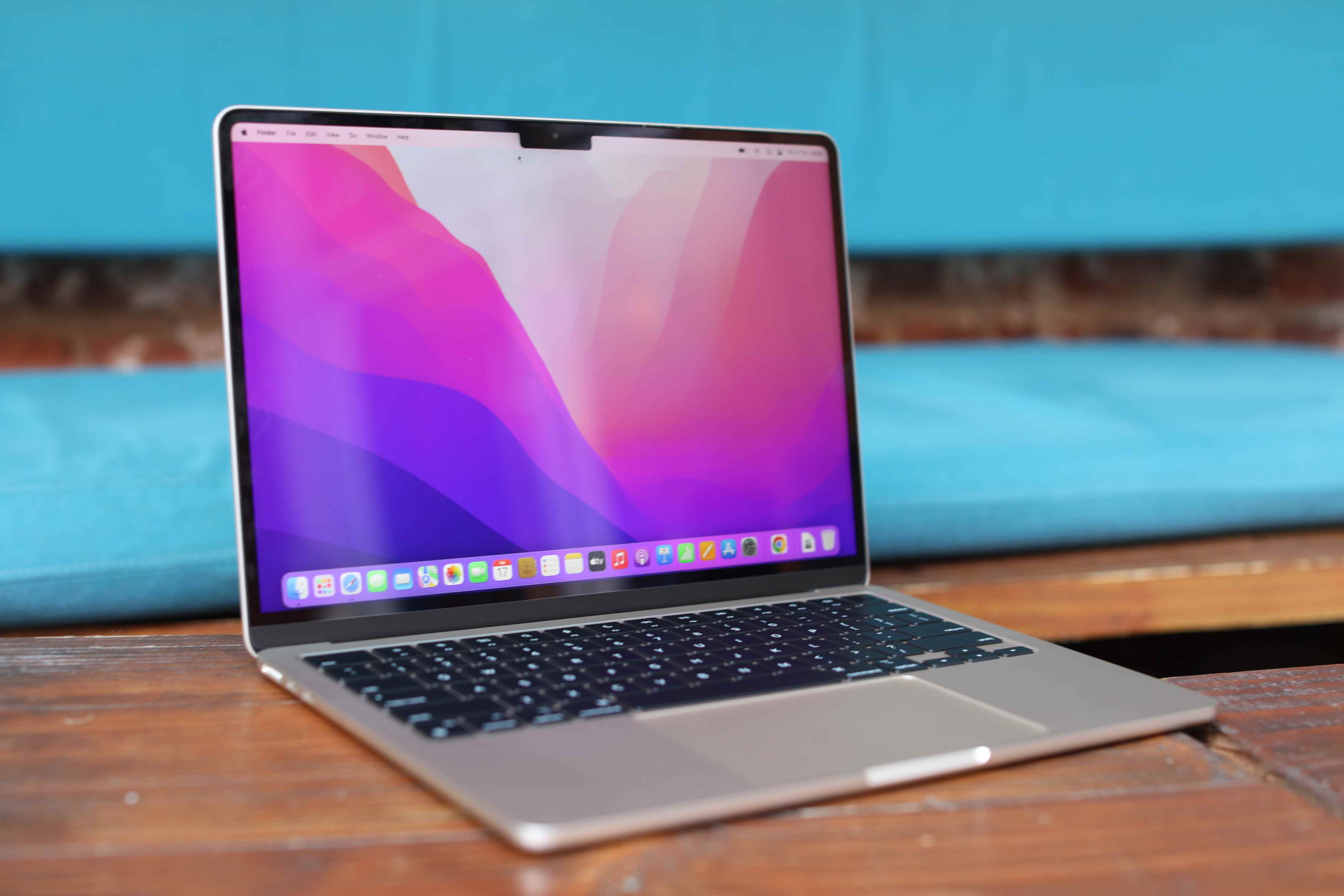 Açık MacBook Air görüntüsü